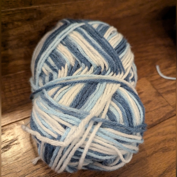 Verigated Yarn Bundle Acylic Gradient Blue Red Heart & White/Blue, Purples 420 G - Picture 5 of 10